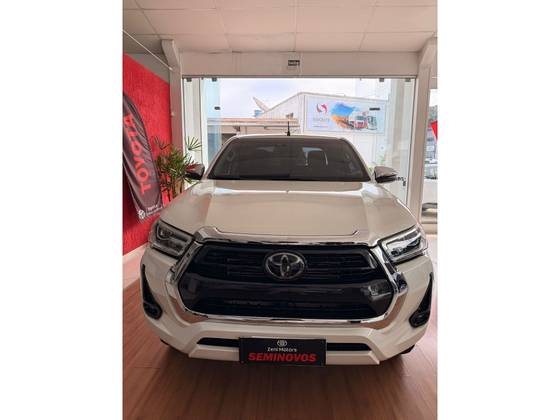TOYOTA HILUX 2.8 D-4D TURBO DIESEL CD SRX 4X4 AUTOMÁTICO TOYOTA HILUX 2.8 D-4D TURBO DIESEL CD SRX 4X4 AUTOMÁTICO